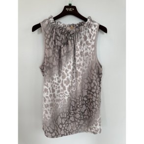 Marta Lucina leo top