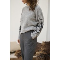 KAerin Embroidery Pullover
