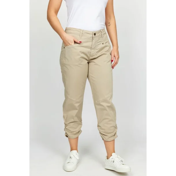 2-Biz Tess pirat buks